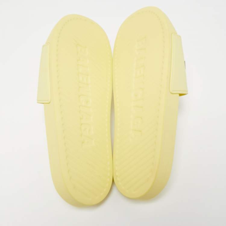 Pre Owned Balenciaga Light Yellow Rubber Logo Slides Size 44