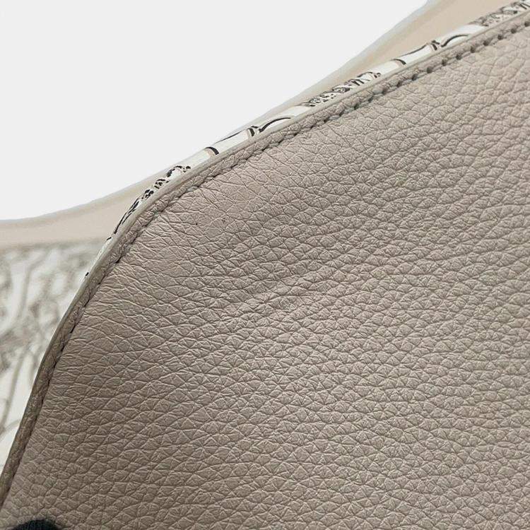 Pre Owned حقيبة تسوق برلوتي توال ملبوف حقيبة يد جلد بي في سي بيضاء حجم كبير جداً