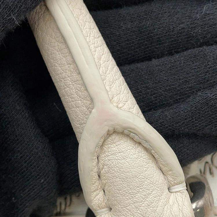 Pre Owned حقيبة تسوق برلوتي توال ملبوف حقيبة يد جلد بي في سي بيضاء حجم كبير جداً