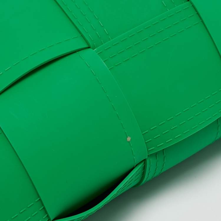 Pre Owned Bottega Veneta Green Maxi Intrecciato Rubber Pouch