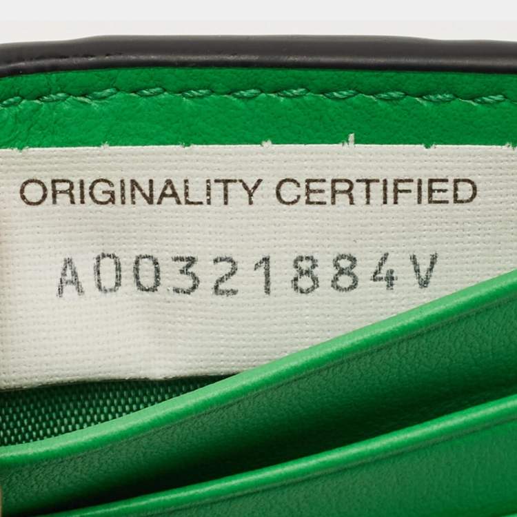 مملوكة مسبقًا Bottega Veneta Black Intrecciato Leather Bifold Card Holder