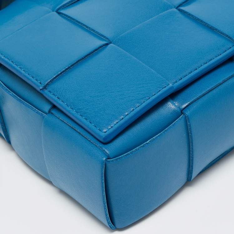 Pre Owned Bottega Veneta Blue Intreccio Leather Medium Cassette Crossbody Bag