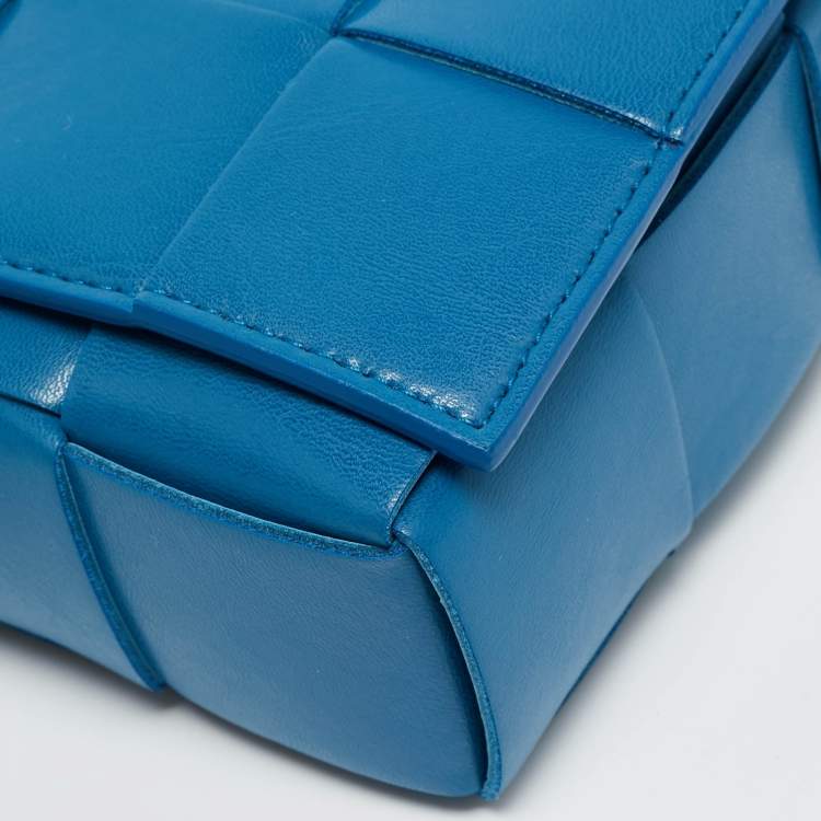 Pre Owned Bottega Veneta Blue Intreccio Leather Medium Cassette Crossbody Bag