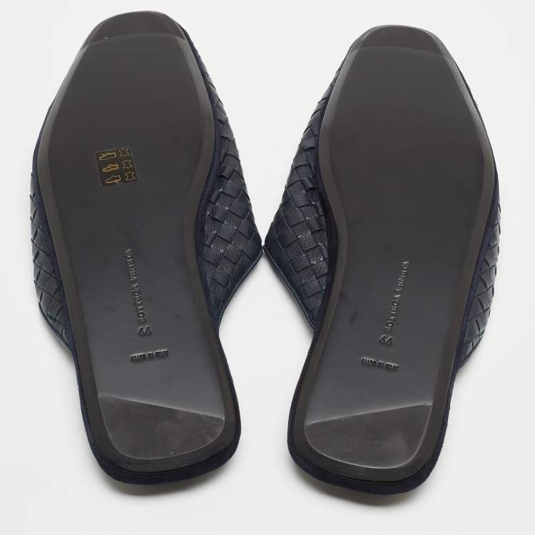 مملوكة مسبقًا Bottega Veneta Navy Blue Intrecciato Leather Fiandra Mules Size 44