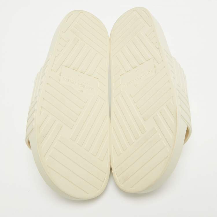 Pre Owned Bottega Veneta Cream Embossed Rubber Slides Size 40