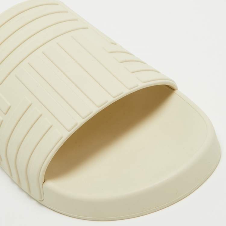 Pre Owned Bottega Veneta Cream Embossed Rubber Slides Size 40