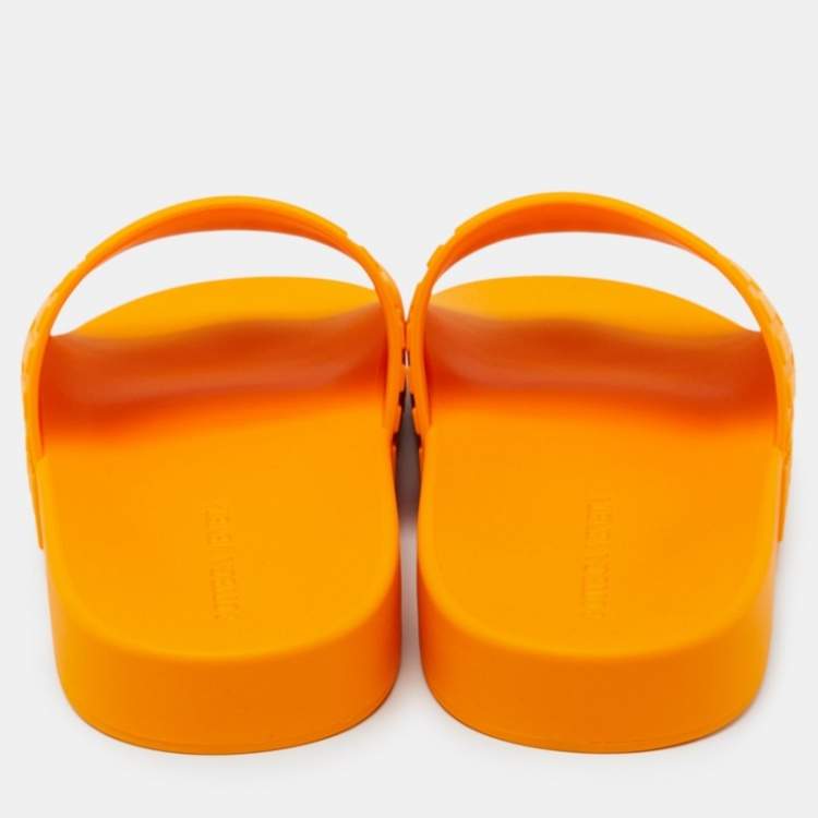 Pre Owned Bottega Veneta Orange Rubber Slides Size 42