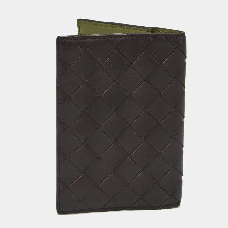 Pre Owned Bottega Veneta Brown Intrecciato Leather Passport Holder