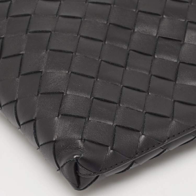 Pre Owned Bottega Veneta Black Intrecciato Leather Cut Out Handle Messenger Bag