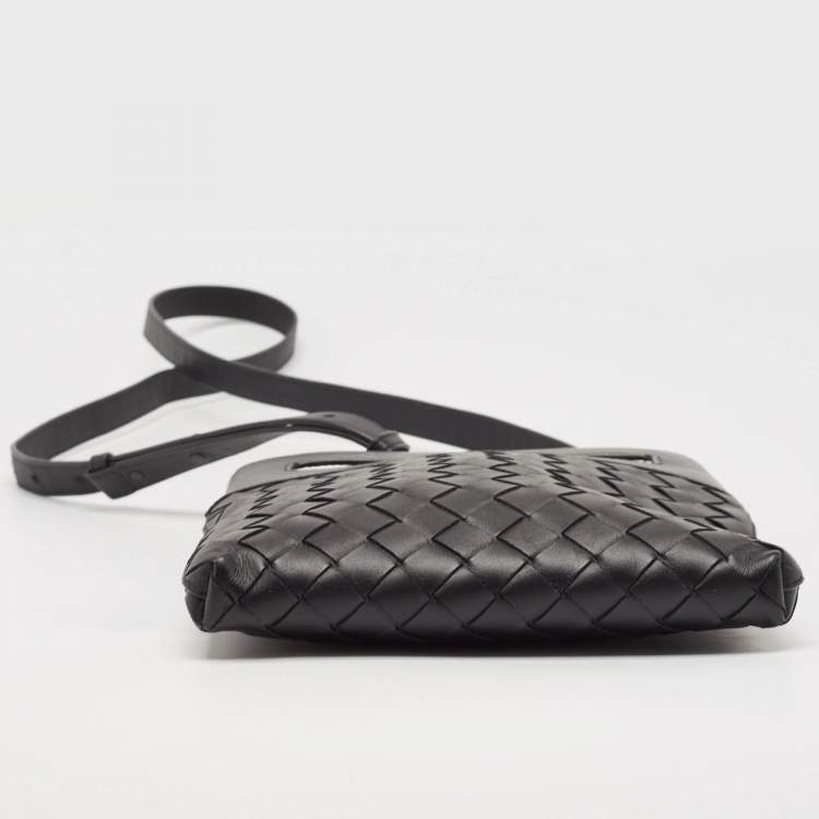 Pre Owned Bottega Veneta Black Intrecciato Leather Cut Out Handle Messenger Bag
