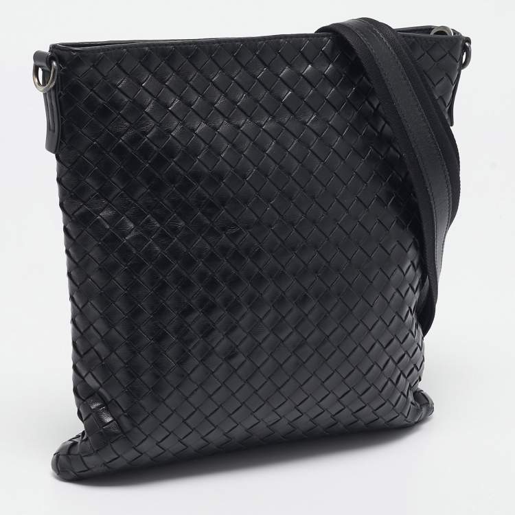 Pre Owned Bottega Veneta Black Intrecciato Leather Zip Flat Messenger Bag