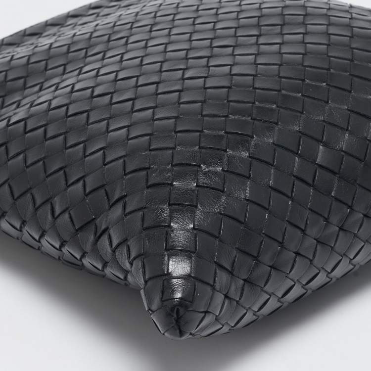 Pre Owned Bottega Veneta Black Intrecciato Leather Zip Flat Messenger Bag