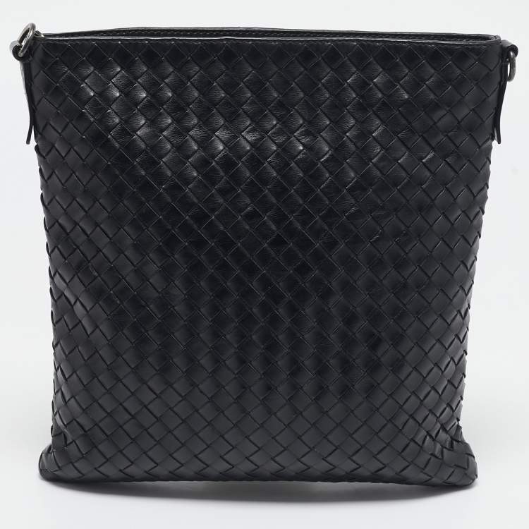 Pre Owned Bottega Veneta Black Intrecciato Leather Zip Flat Messenger Bag