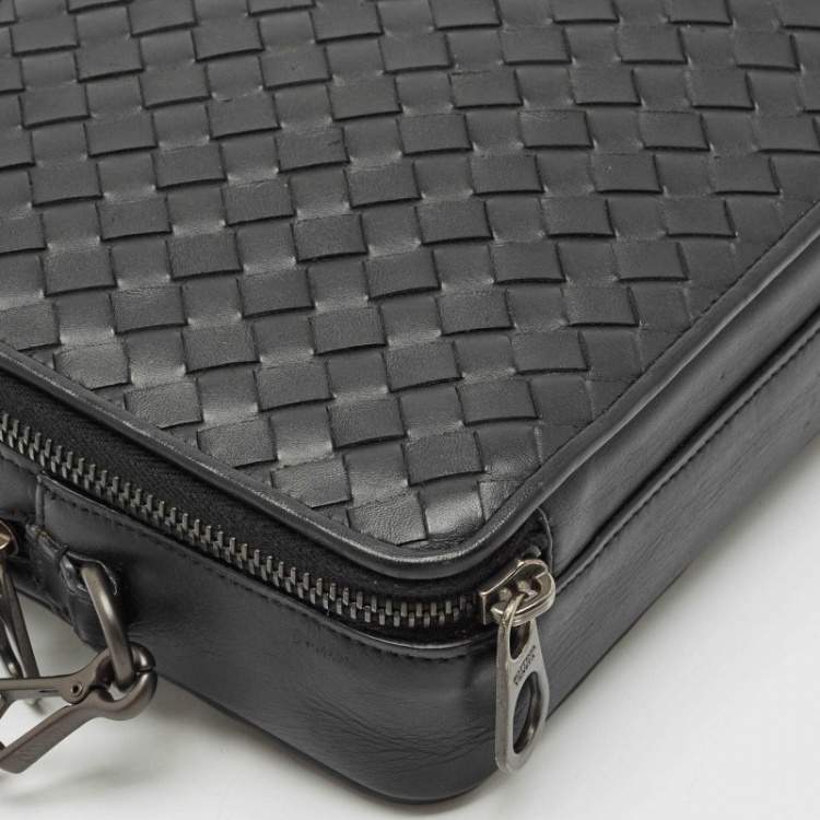 Pre Owned Bottega Veneta Black Intrecciato Leather Double Zip Wristlet Pouch