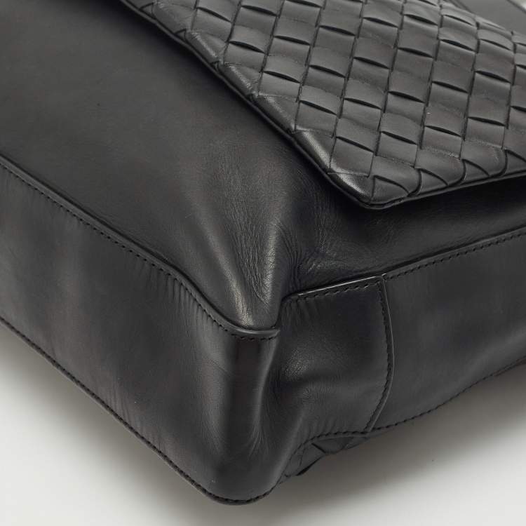 Pre Owned Bottega Veneta Black Intrecciato Leather Messenger Bag