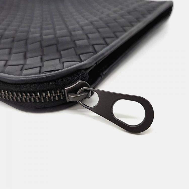 Pre Owned Bottega Veneta Black Leather mesh clutch