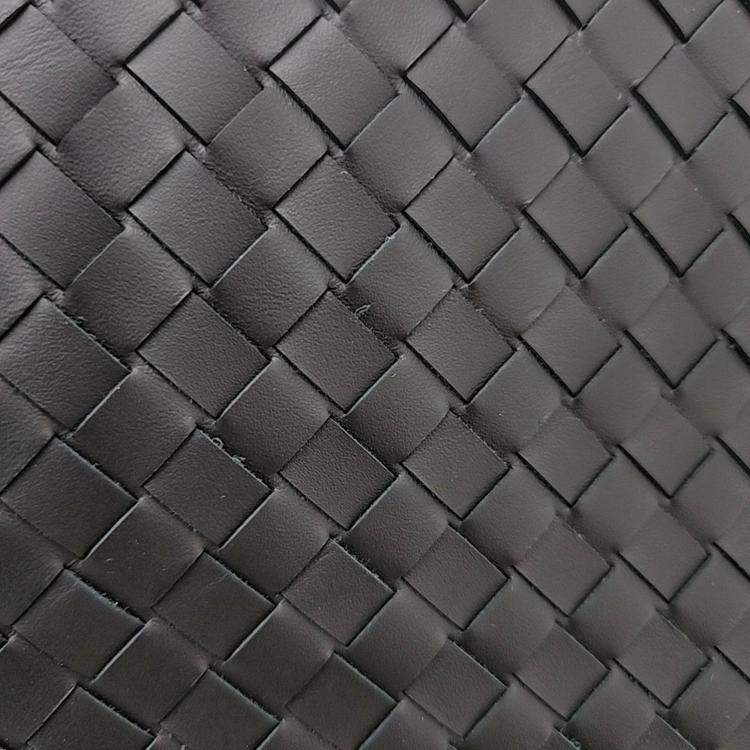 Pre Owned Bottega Veneta Black Leather mesh clutch