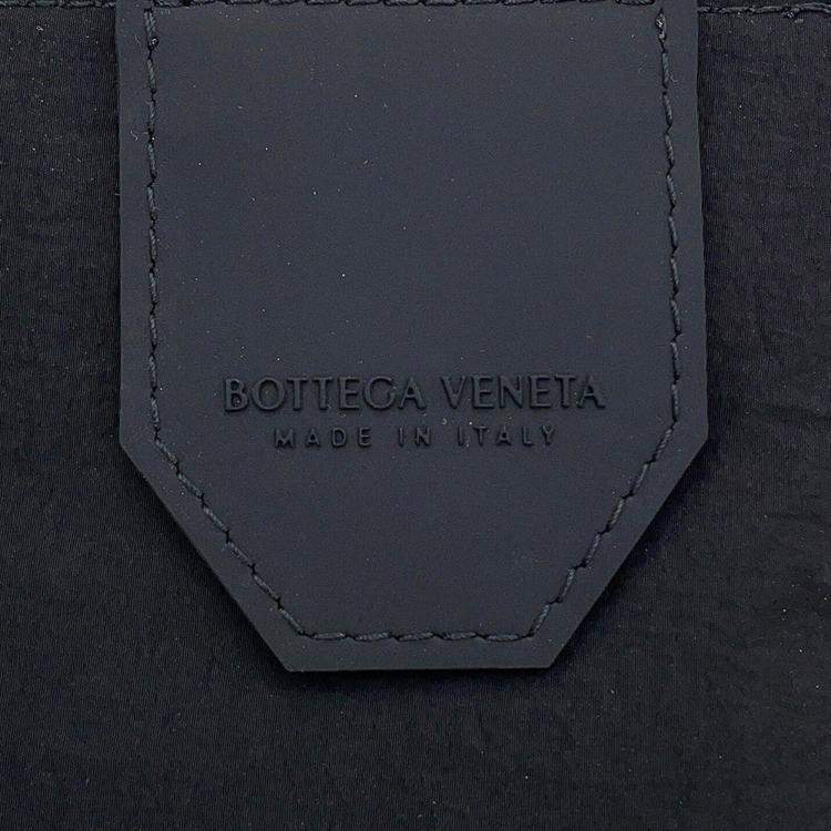 Pre Owned Bottega Veneta Maxi Intrecciato Cassette Sling Bag Black Leather Size Mini