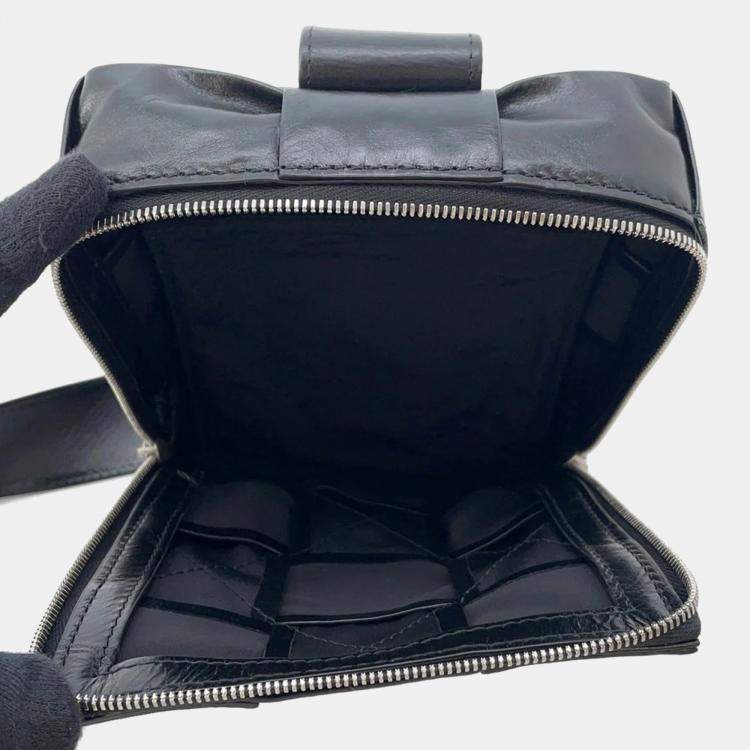 Pre Owned Bottega Veneta Maxi Intrecciato Cassette Sling Bag Black Leather Size Mini