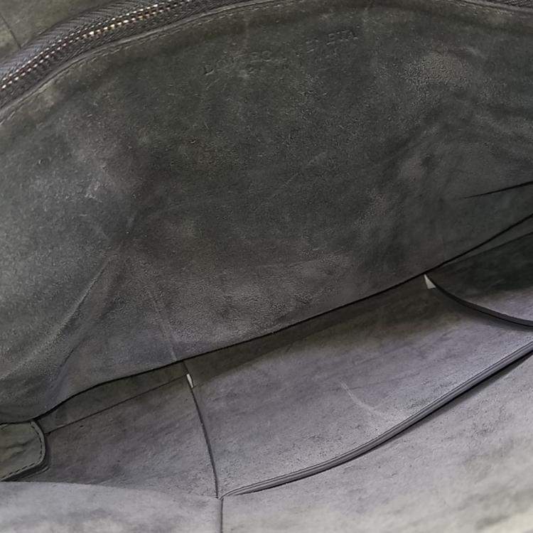 Pre Owned Bottega Veneta Grey Leather mesh clutch