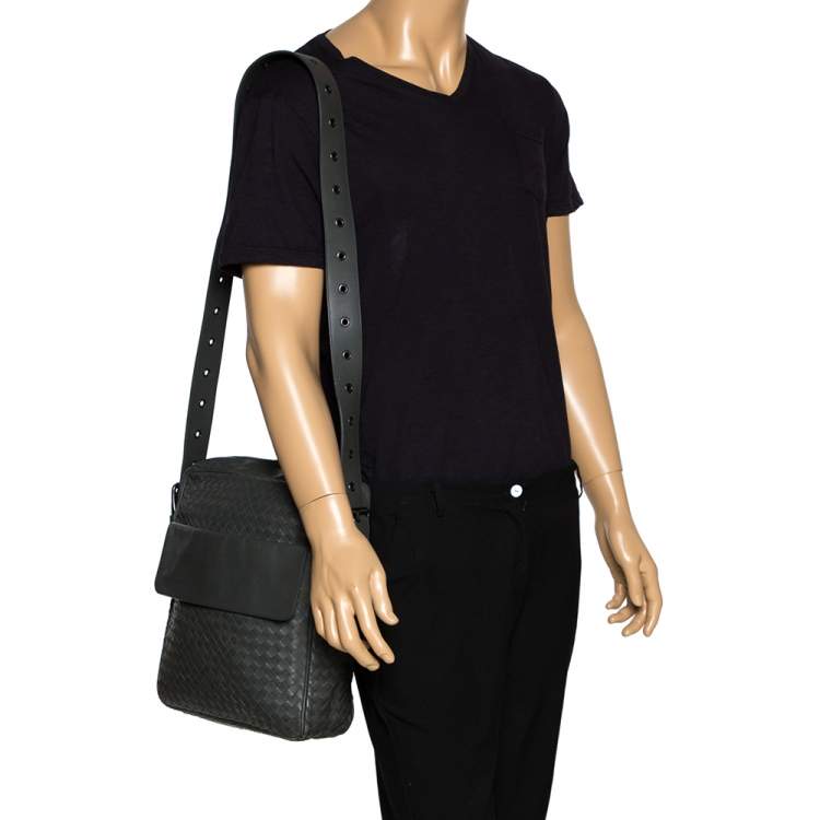 Bottega Veneta Woven Small Messenger Bag in Black for Men