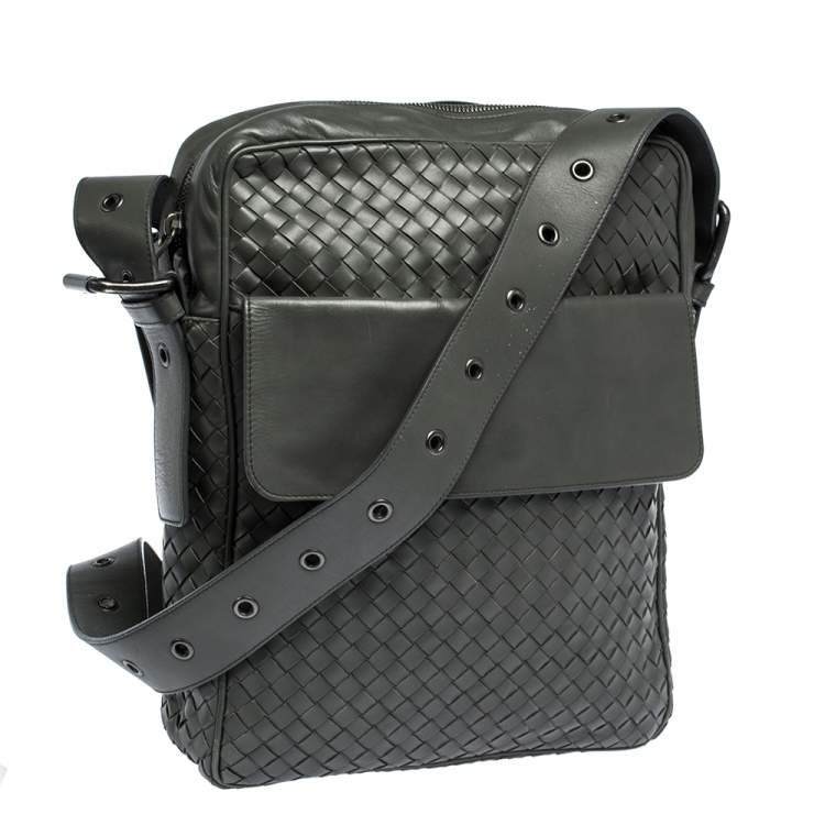 Pre Owned Bottega Veneta Grey Intrecciato Leather Grommet Strap Messenger Bag