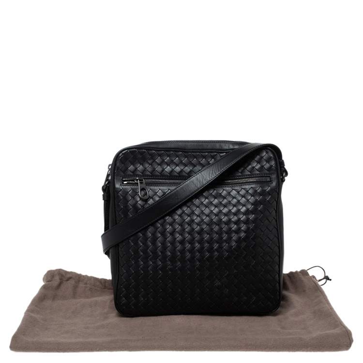 مملوكة مسبقًا Bottega Veneta Black Intrecciato Leather Pocket Zip Messenger Bag