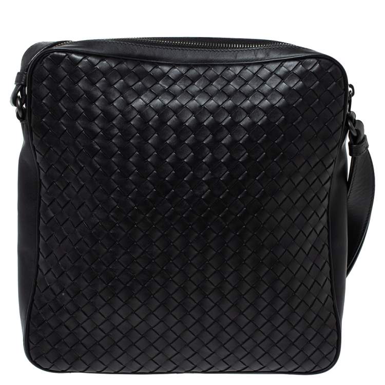 مملوكة مسبقًا Bottega Veneta Black Intrecciato Leather Pocket Zip Messenger Bag