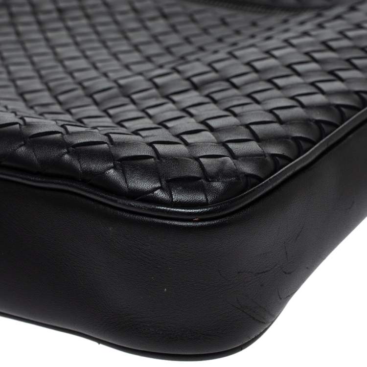 مملوكة مسبقًا Bottega Veneta Black Intrecciato Leather Pocket Zip Messenger Bag
