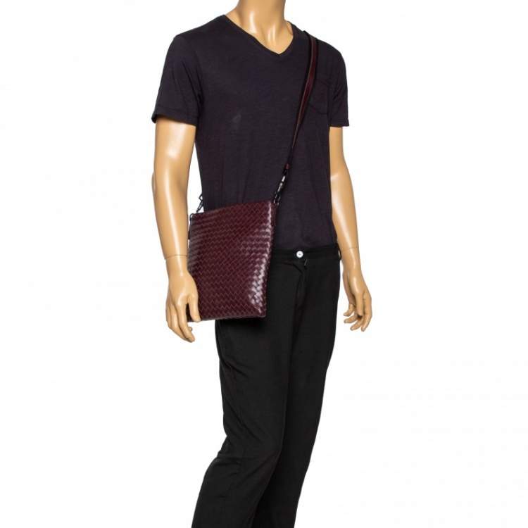 Pre Owned Bottega Veneta Burgundy Intrecciato Leather Messenger Bag