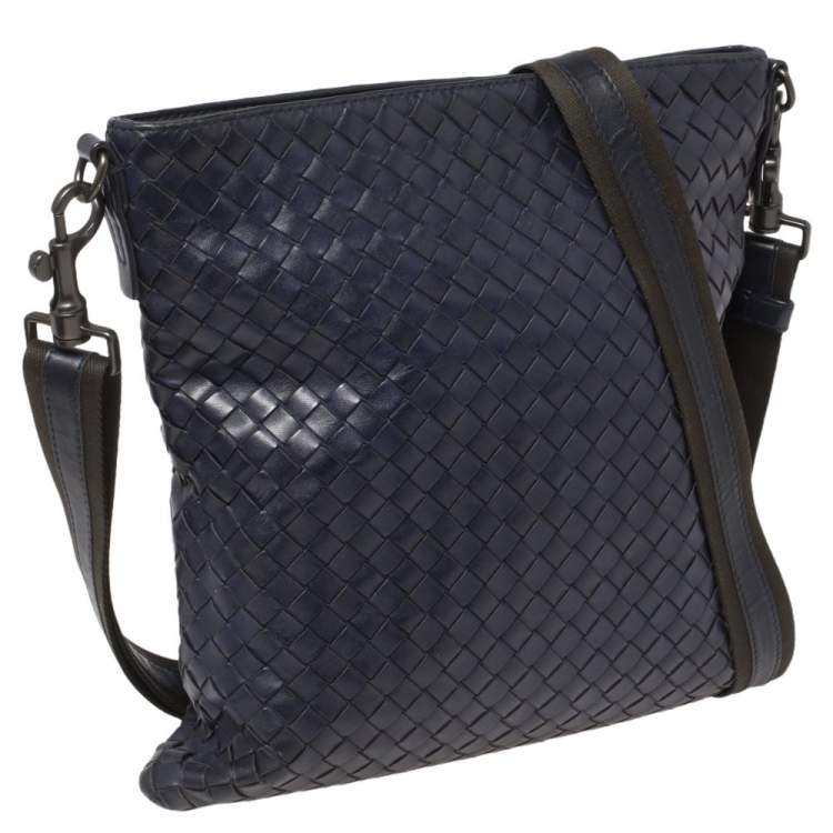 مملوكة مسبقًا Bottega Veneta Blue Intrecciato Leather Messenger Bag