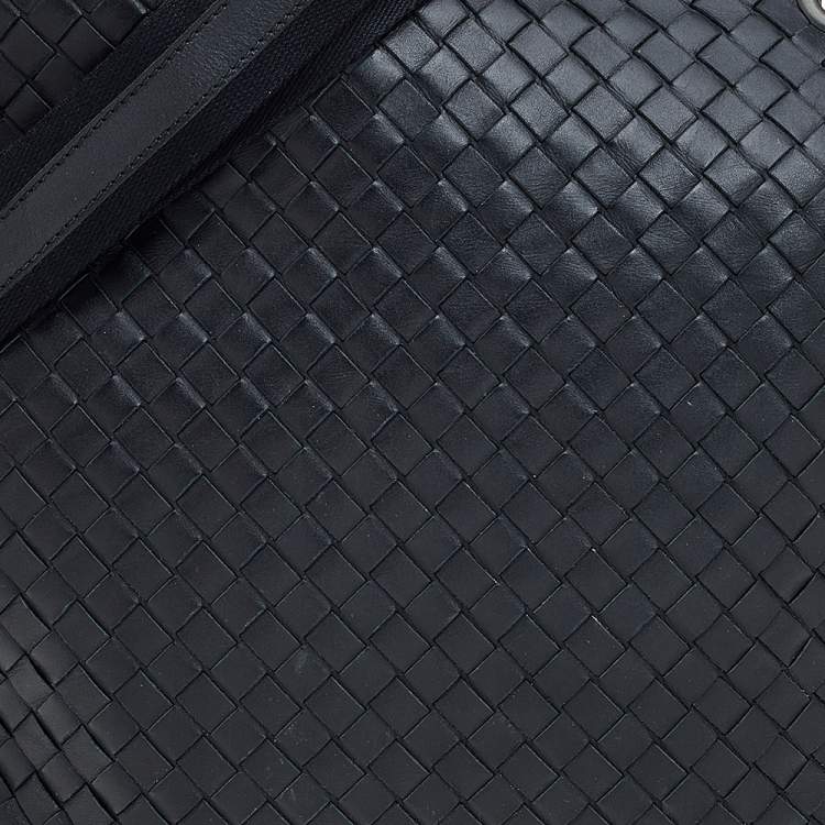 مملوكة مسبقًا Bottega Veneta Black Intrecciato Leather Messenger Bag