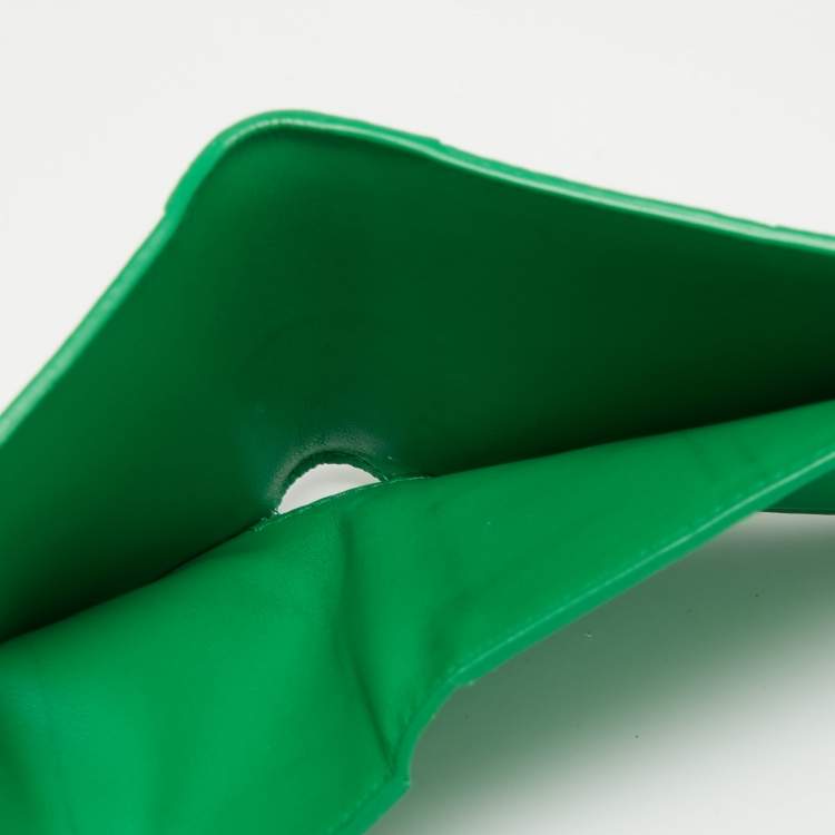 Pre Owned Bottega Veneta Green Intrecciato Leather Cassette Bifold Wallet