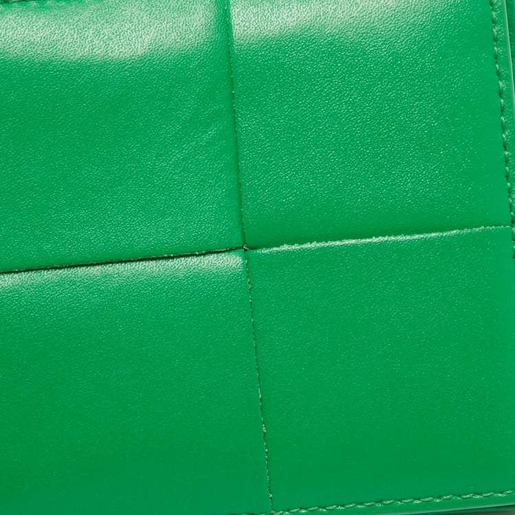 Pre Owned Bottega Veneta Green Intrecciato Leather Cassette Bifold Wallet