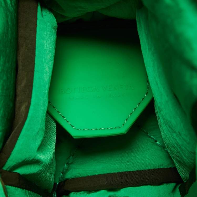Pre Owned Bottega Veneta Green Intrecciato Nylon Cassette Messenger Bag