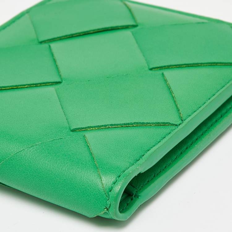 Pre Owned Bottega Veneta Green Intrecciato Leather Bifold Wallet