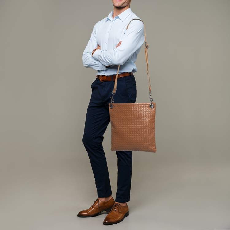 مملوكة مسبقًا Bottega Veneta Brown Intrecciato Leather Slim Messenger Bag   