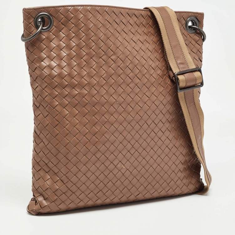 مملوكة مسبقًا Bottega Veneta Brown Intrecciato Leather Slim Messenger Bag   