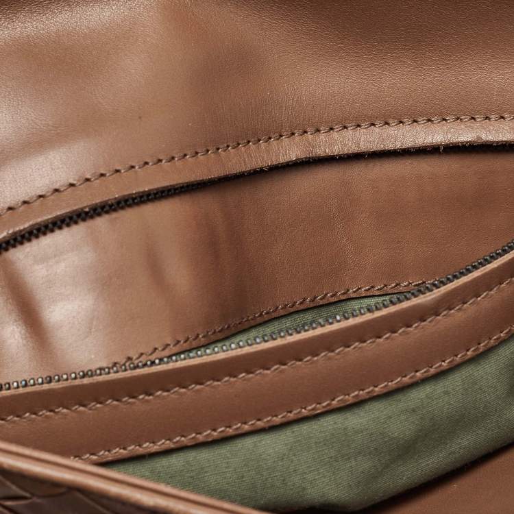 مملوكة مسبقًا Bottega Veneta Brown Intrecciato Leather Slim Messenger Bag   