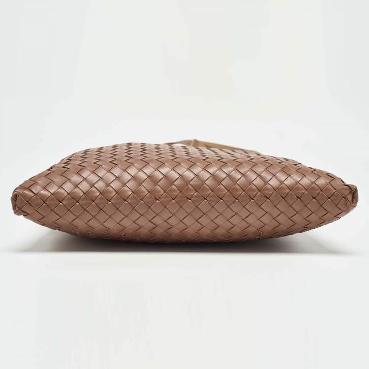 مملوكة مسبقًا Bottega Veneta Brown Intrecciato Leather Slim Messenger Bag   