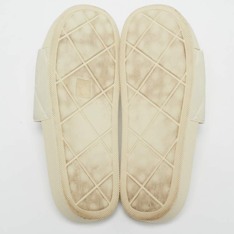 Pre Owned Bottega Veneta Cream Rubber Pool Slides Size 41