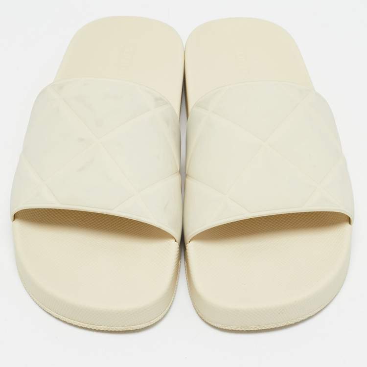 Pre Owned Bottega Veneta Cream Rubber Pool Slides Size 41