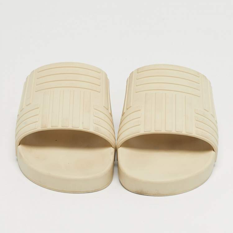Pre Owned Bottega Veneta Beige Rubber Pool Slippers Size 36