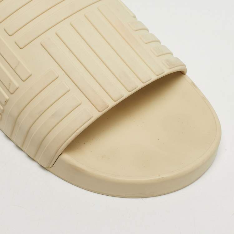 Pre Owned Bottega Veneta Beige Rubber Pool Slippers Size 36