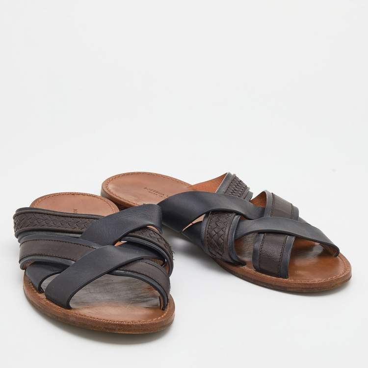 Pre Owned Bottega Veneta Black/Dark Brown Leather Criss-Cross Flat Slide Sandals Size 43