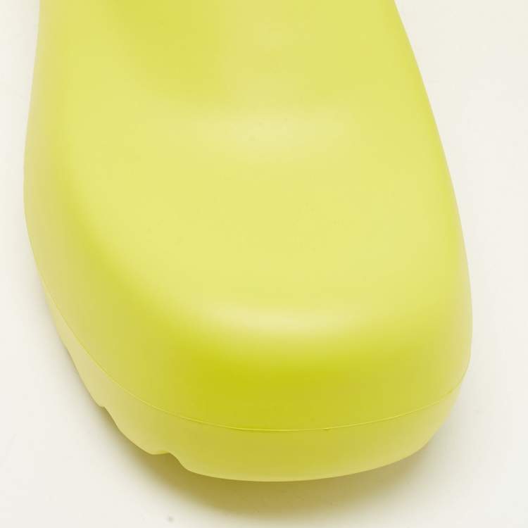 Pre Owned Bottega Veneta Lime Rubber Flash Mules Size 43