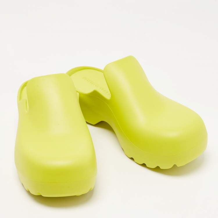 Pre Owned Bottega Veneta Lime Rubber Flash Mules Size 43