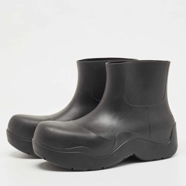Pre Owned Bottega Veneta Black  Rubber Puddle Ankle Boot Size 42