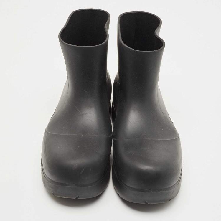 Pre Owned Bottega Veneta Black  Rubber Puddle Ankle Boot Size 42