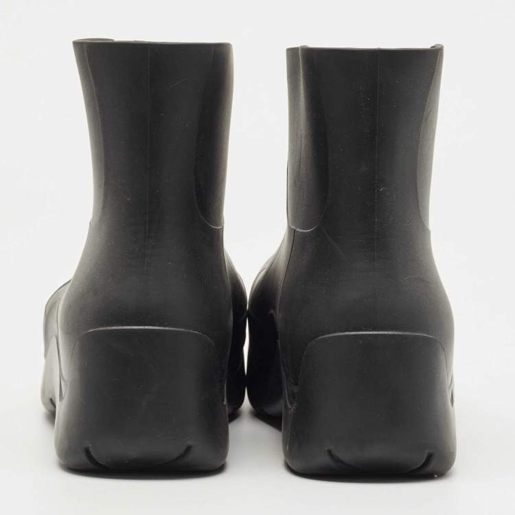 Pre Owned Bottega Veneta Black  Rubber Puddle Ankle Boot Size 42